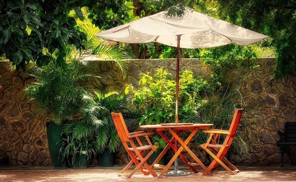 Aménager un coin repas extérieur pour les beaux jours